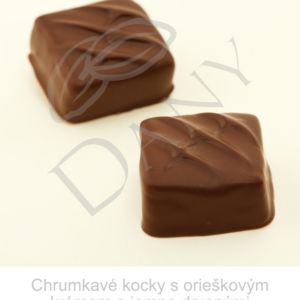 Pralinky-Chrumkave-kocky-s-orieskovym-kremom-a-jemne-drvenymi-francuzskymi-palacinkami-v-tmavej-cokolade