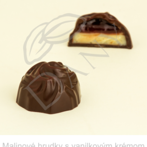 Pralinky-Malinove-hrudky-s-vanilkovym-kremom-v-tmavej-cokolade