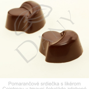 Pralinky-Pomarancove-srdiecka-s-likerom-Cointreau-v-tmavej-cokolade-zdobene-24-karatovym-zlatom