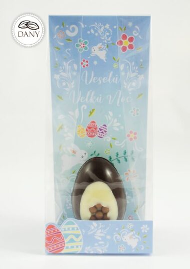 Čokoládové vajíčko z tmavej a bielej čokolády s cereálnymi guličkami z mliečnej čokolády