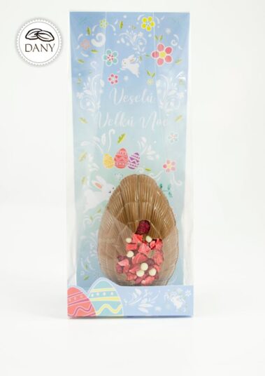 Čokoládové vajíčko z mliečnej čokolády s malinami, jahodami a cereálnymi guličkami z bielej čokolády - veľké