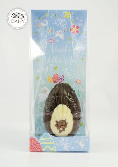Čokoládové vajíčko z tmavej a bielej čokolády s cereálnymi guličkami z mliečnej čokolády
